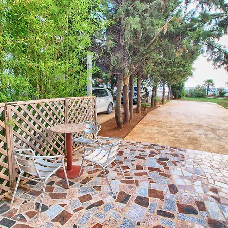 Volf 1405 * 佩罗杰