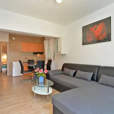 Volf 1405 Apartment