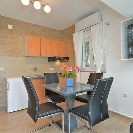 Volf 1405 Apartment Peroj