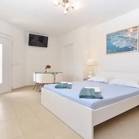 Volf 1405 Apartment