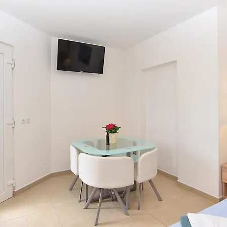 Volf 1405 Apartment